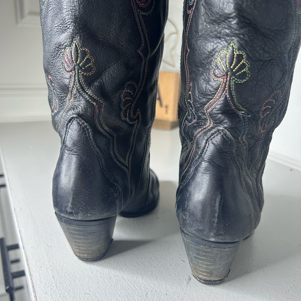 Vintage Acme Black Leather Cowboy Boots Women’s 7 Colorful Stitching, Metal Toe - Picture 6 of 9